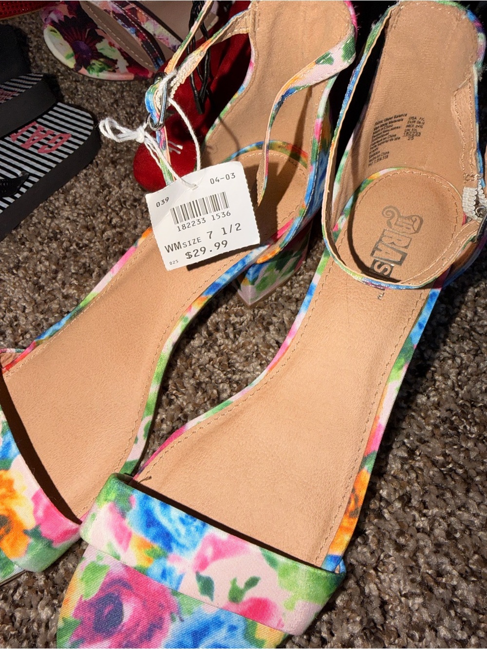 Floral Ankle-Strap Block Heel Sandals - Multicolor - Picture 5 of 5